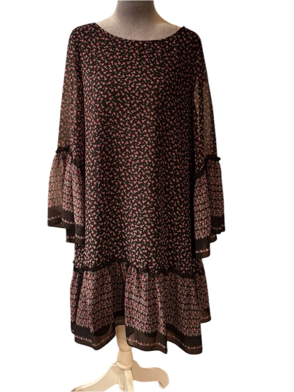 Max Studio Black Dress with Floral Pattern and Tiered Hem